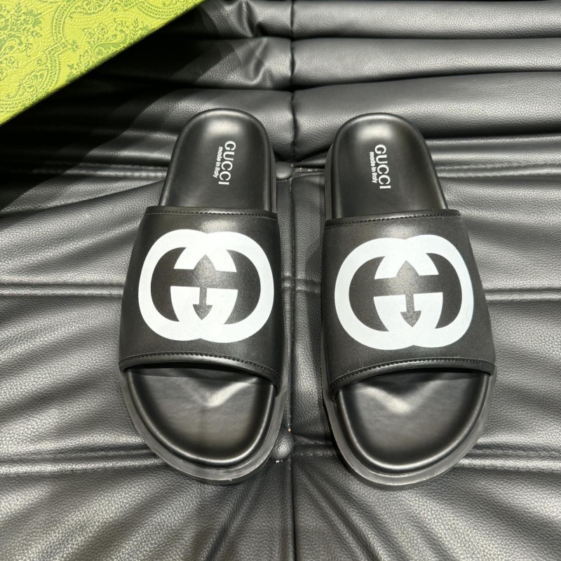 G*u*i slippers
